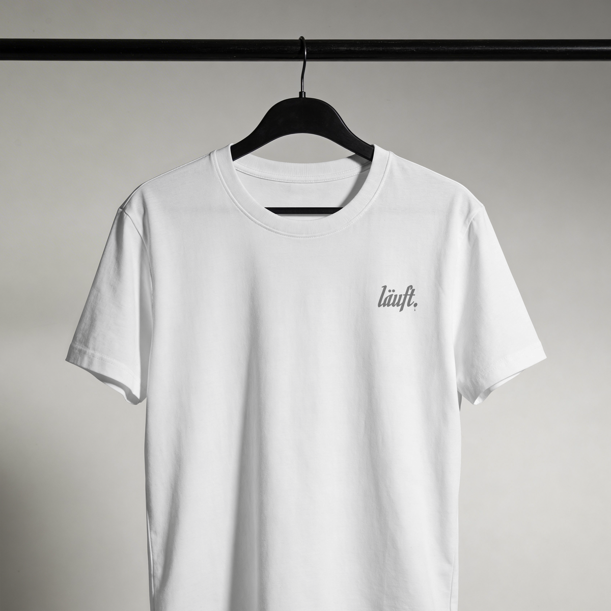 läuft. T-Shirt weiß